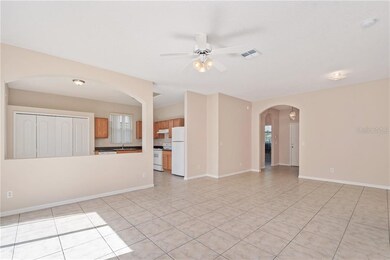 Nice Privacy divider between Kitchen and Great Roo
