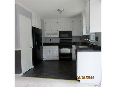 Granite counter-tops, tile floors, pantry, all app