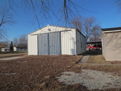 GARAGE / OUTBUILDING