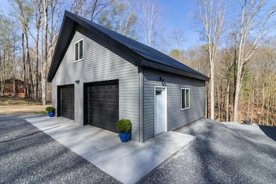 Garage w/ Bonus Room