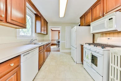 369 Pleasant St, Milton, MA 02186 - photo 6