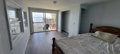 large master bed w private covered deck
