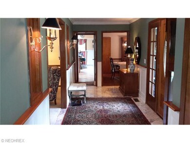 SPACIOUS/BRIGHT FOYER WITH MARBLE FLOOR AND SOLID OAK ANTIQUE FRONT DOOR