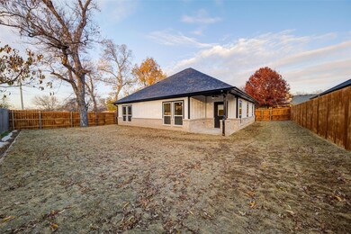 405 N Holman St, Decatur, TX 76234 - photo 4