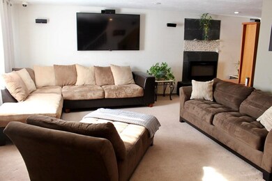 F1 Franklin Square unit F1, Randolph, MA 02368 - photo 2