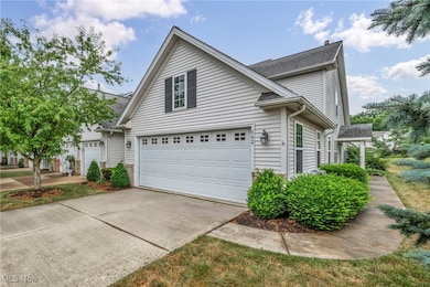 642 Linsberry Ct, Avon Lake, OH 44012 - photo 4