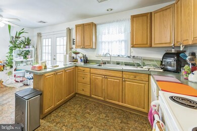 190 W 8th St, Pottstown, PA 19464 - photo 6