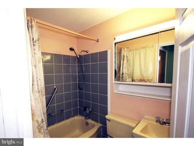 60 Aster Ln, Levittown, PA 19055 - photo 7