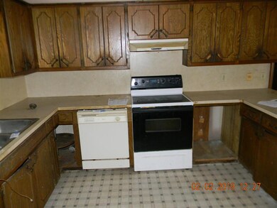 707 Robin Dr, Cushing, OK 74023 - photo 3