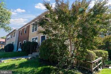 5877 Rowanberry Dr, Elkridge, MD 21075 - photo 2