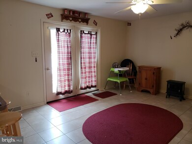 302 Rose Ann Dr, Chambersburg, PA 17201 - photo 4