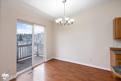 10-Dining Area_SLS_-7702