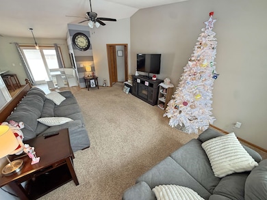 1419 Dayton Dr, Janesville, WI 53546 - photo 3