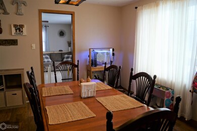 405 E 26th St S, Newton, IA 50208 - photo 4