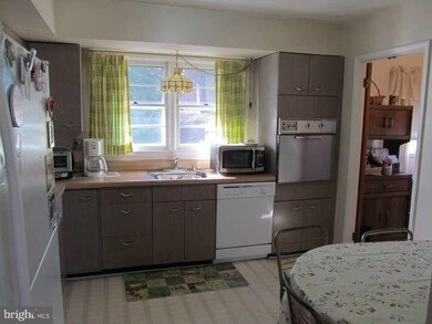 1800 Palo Cir, Halethorpe, MD 21227 - photo 7