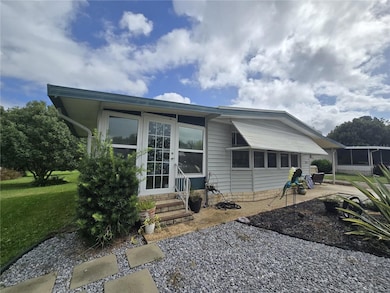 FLORIDA ROOM / SUNROOM