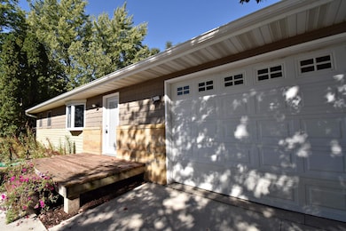 1706 2nd St SW, Independence, IA 50644 - photo 3