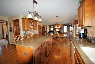 811 Rock Spring Rd, Naperville, IL 60565 - photo 4