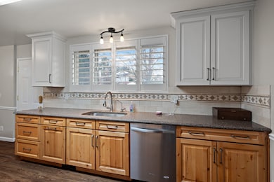 1610 E Moor Dale Ln, Holladay, UT 84117 - photo 6