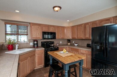 Spacious kitchen with all appliances included