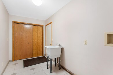 525 Crestview St, Holland-34