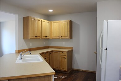 207 Kansas St SW unit A-B, Orting, WA 98360 - photo 4