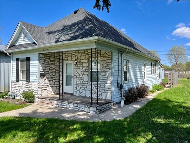 512 N 32nd St, Mattoon, IL 61938 - photo 2