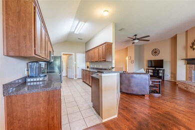 3410 Columbus St, Gainesville, TX 76240 - photo 3