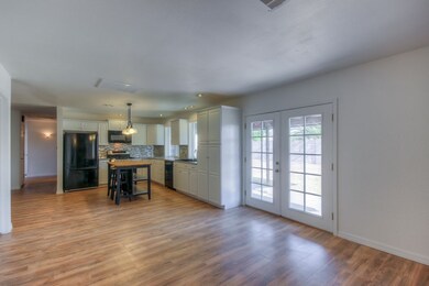 5 Family Room (2)
