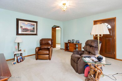 10101 Fairmount Rd, Louisville, KY 40291 - photo 5