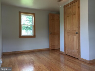 93 S Laurel Ave, Berkeley Springs, WV 25411 - photo 7