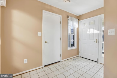 8341 Marketree Cir, Montgomery Village, MD 20886 - photo 4