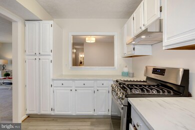 11966 Cardamom Dr, Woodbridge, VA 22192 - photo 7