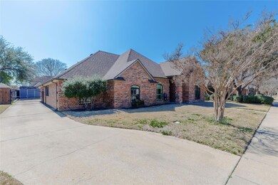 2513 Fox Glenn Cir, Bedford, TX 76021 - photo 3
