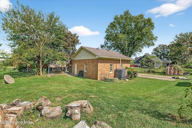 887 Stringer Ln, Mount Washington, KY 40047 - photo 2