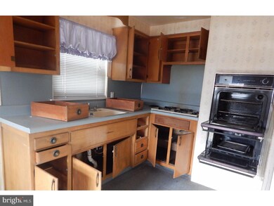 2720 Maxwell St, Philadelphia, PA 19136 - photo 5