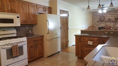 5750 SW Wanamaker Rd, Topeka, KS 66610 - photo 4