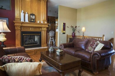 2-way fireplace to Hearth room