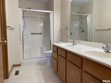 2033 W 59th St, Davenport, IA 52806 - photo 5