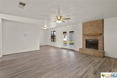 909 N 4th St, Copperas Cove, TX 76522 - photo 4