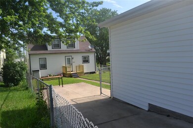 1251 16th Ave SW, Cedar Rapids, IA 52404 - photo 4