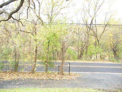 975 Williams Rd, Carpentersville, IL 60110 - photo 5