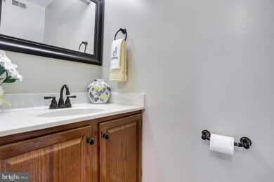 10372 Frank Ct, Manassas, VA 20110 - photo 4