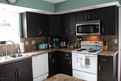 357 Wright Ave, Kingston, PA 18704 - photo 2