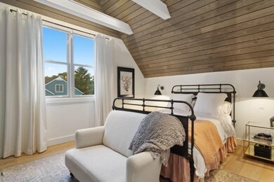 21_21PondPath_14_PrimaryBedroom_LowRes
