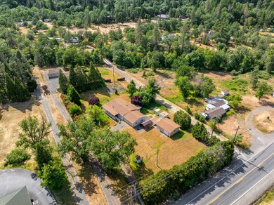 8550 Monument Dr, Grants Pass, OR 97526 - photo 2