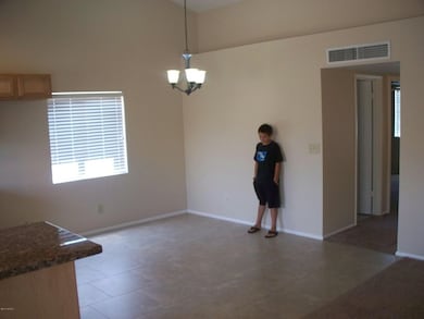 McLellan, Mesa 015