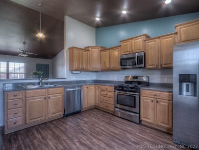 209 W Fairlane Place, Sapulpa, OK 74066 - photo 7