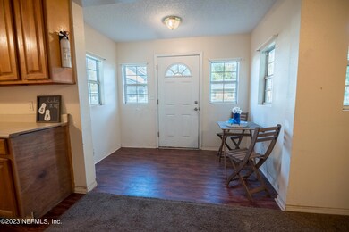 747 N Thompson St-21