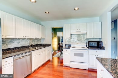 9229 Sand Creek Ct, Burke, VA 22015 - photo 4